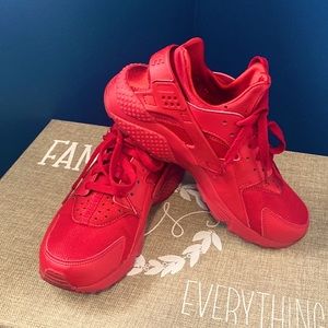 Mens Nike Red Huaraches